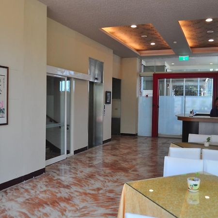 Fly House Backpacker Guesthouse Kota Hualien Bagian luar foto