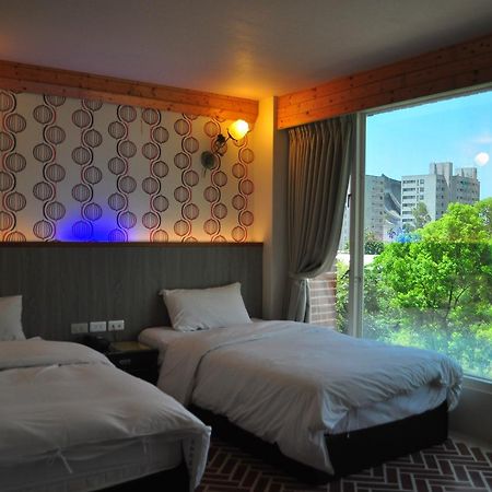 Fly House Backpacker Guesthouse Kota Hualien Bagian luar foto