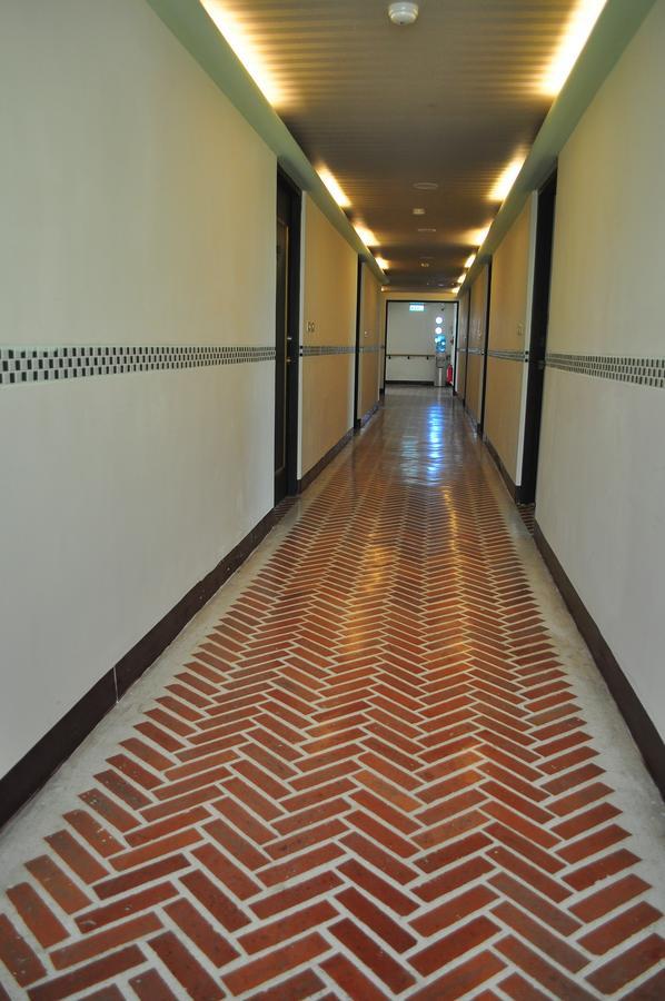 Fly House Backpacker Guesthouse Kota Hualien Bagian luar foto