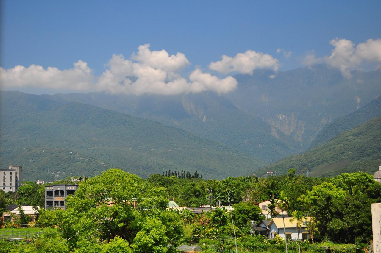 Fly House Backpacker Guesthouse Kota Hualien Bagian luar foto