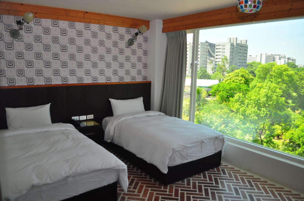 Fly House Backpacker Guesthouse Kota Hualien Bagian luar foto