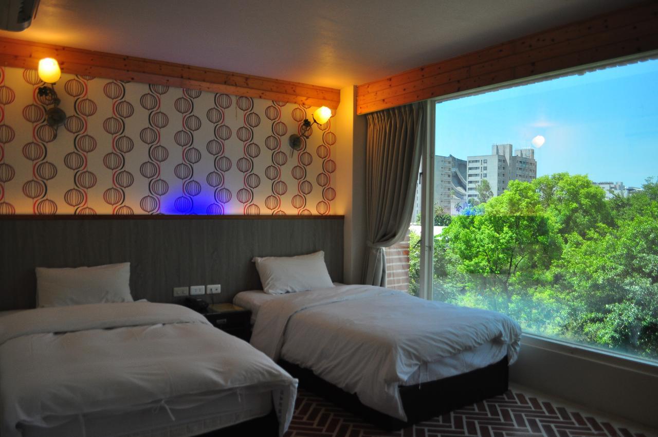 Fly House Backpacker Guesthouse Kota Hualien Bagian luar foto