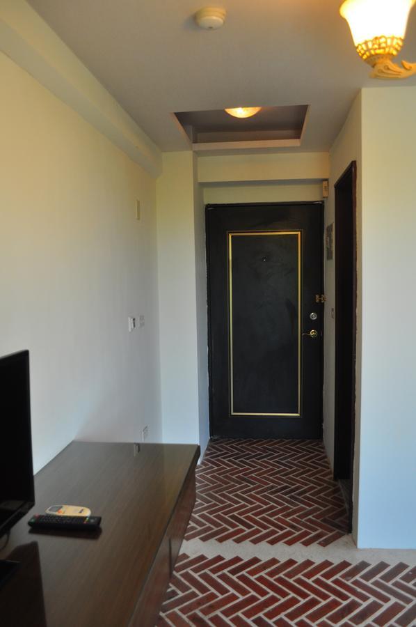 Fly House Backpacker Guesthouse Kota Hualien Bagian luar foto